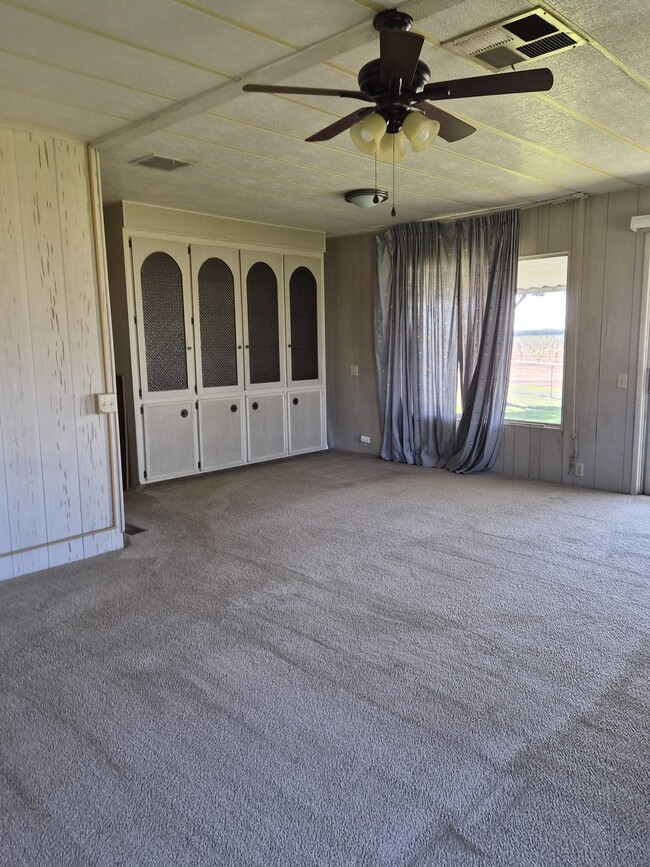 9285 Ave 412 in Dinuba, CA - Building Photo - Building Photo