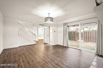 10462 Big Tree Cir E in Jacksonville, FL - Building Photo - Building Photo