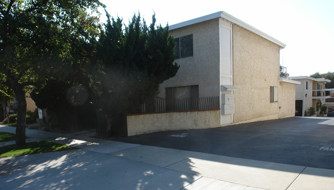 2474-2492 Montrose Ave in Montrose, CA - Building Photo - Building Photo