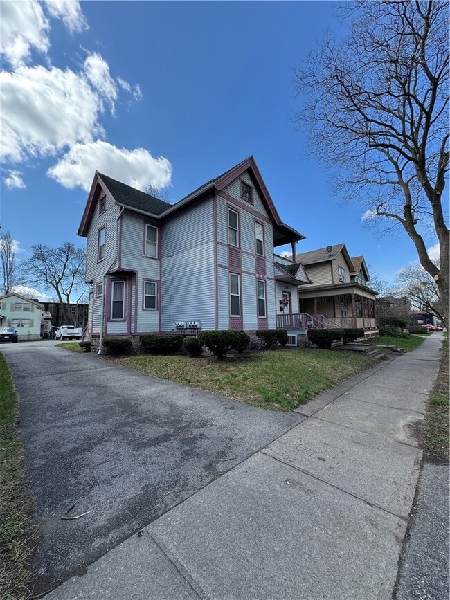 70 Alexander St in Rochester, NY - Building Photo - Building Photo