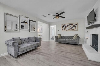 3400 Laguna Dr in Austin, TX - Building Photo - Building Photo