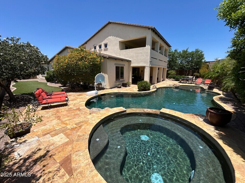 5415 E Hallihan Dr in Cave Creek, AZ - Building Photo