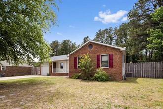 2004 Lakebarry Dr in Fayetteville, NC - Building Photo - Building Photo