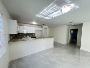 4615 NW 15th Ct in Miami, FL - Building Photo - Building Photo