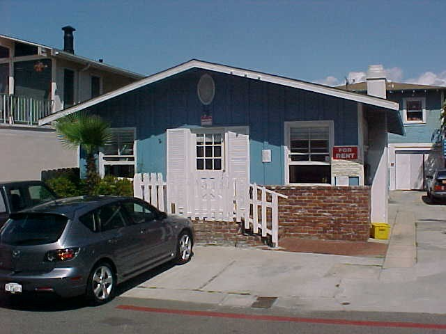 1126 Loma Dr in Hermosa Beach, CA - Foto de edificio