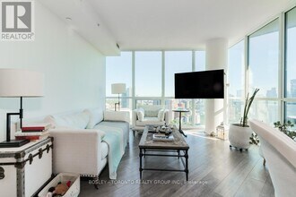45-3145 Charles St E in Toronto, ON - Building Photo - Building Photo
