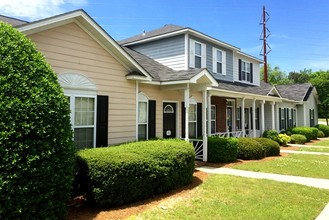 Sterling Pointe Town Homes in Goldsboro, NC - Building Photo - Building Photo