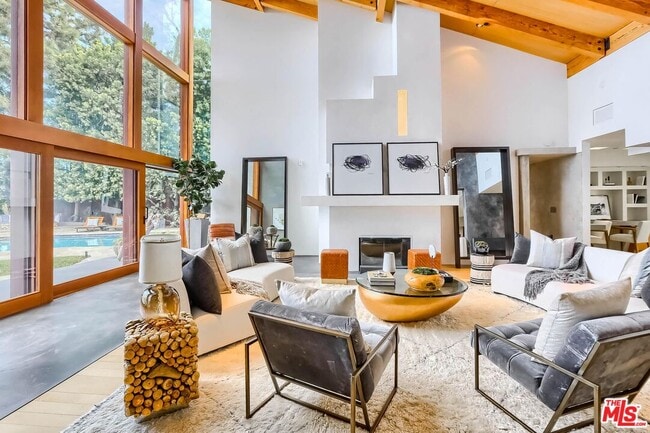2238 Stradella Rd in Los Angeles, CA - Building Photo - Building Photo