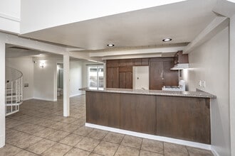 16141 Eucalyptus Ave in Bellflower, CA - Foto de edificio - Interior Photo