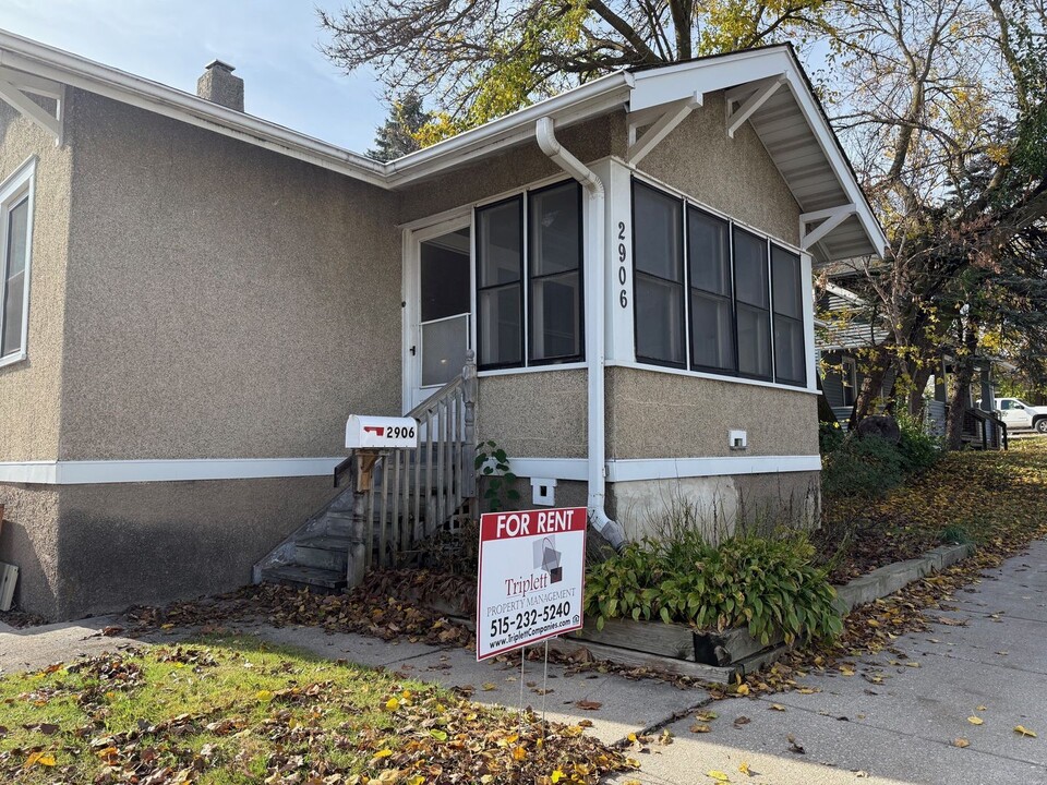 2906 Lincoln Way in Ames, IA - Foto de edificio