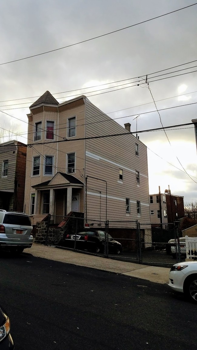 119 Beech St in Yonkers, NY - Building Photo - Building Photo