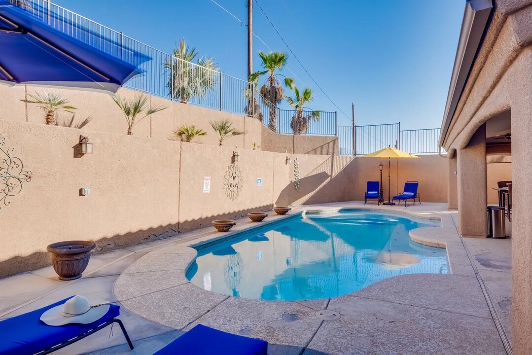 1820 Cabana Dr in Lake Havasu City, AZ - Building Photo