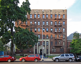 218 Linden Blvd in Brooklyn, NY - Building Photo - Building Photo