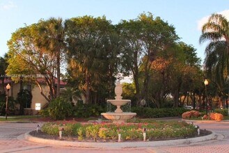 10733 Cleary Blvd in Plantation, FL - Building Photo - Building Photo