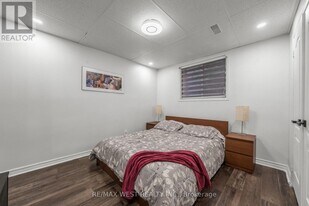 122 Malcolm St in Angus, ON - Building Photo