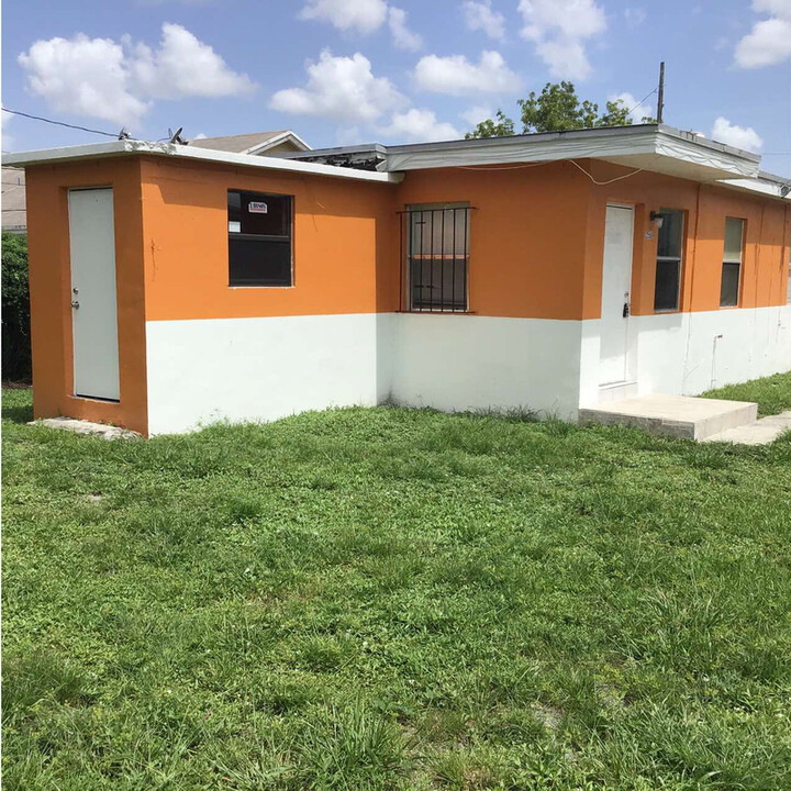 2550 York St in Opa Locka, FL - Building Photo