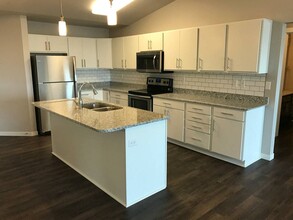 Grayhawk Apartments in Fargo, ND - Building Photo - Building Photo