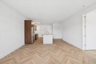 100 E Putnam Ave in Greenwich, CT - Building Photo - Building Photo
