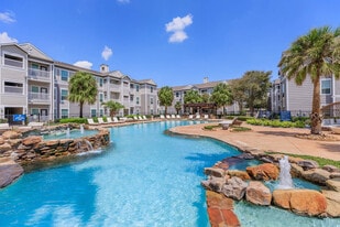 Breakers on Saratoga in Corpus Christi, TX - Building Photo
