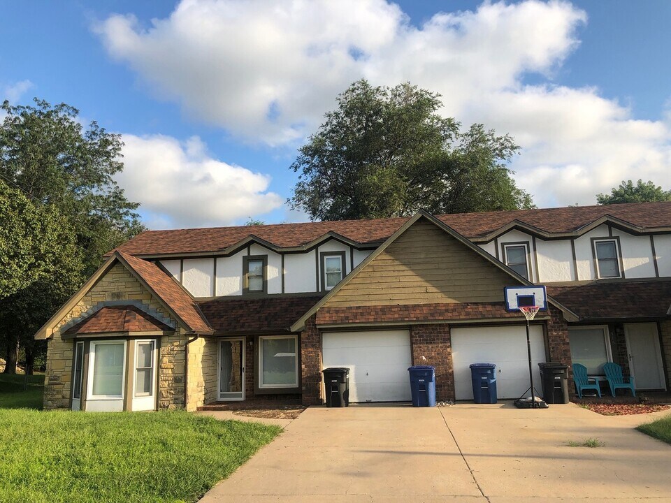 315-315 Woodridge Ct in Augusta, KS - Foto de edificio