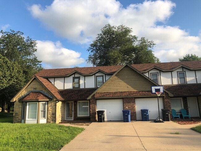 315-315 Woodridge Ct