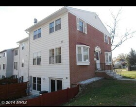 1450 Featherstone Rd in Woodbridge, VA - Foto de edificio - Building Photo