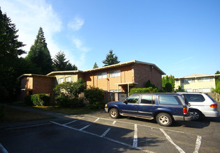 Newport Manor Apartments in Bellevue, WA - Foto de edificio - Building Photo