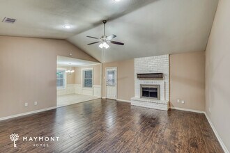 152 Bastrop St in Angleton, TX - Foto de edificio - Building Photo