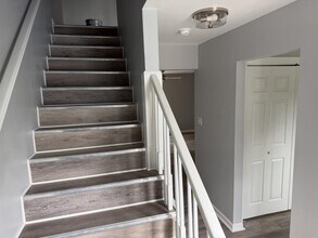 1700 Lone Oak Rd in Johnson City, TN - Building Photo - Building Photo