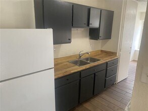 9615 Vale in San Antonio, TX - Building Photo - Building Photo