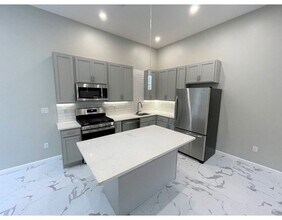 225 Essex St-Unit -4-2 in Lawrence, MA - Building Photo - Building Photo