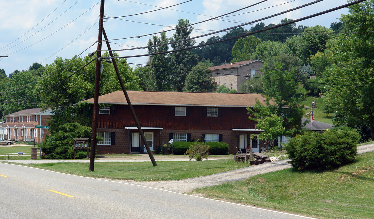 100 Brohard Dr in Nitro, WV - Building Photo