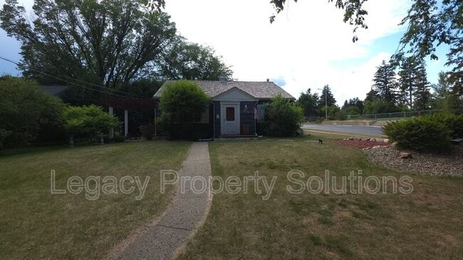 926 N Mandan St in Bismarck, ND - Foto de edificio - Building Photo