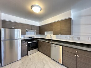 1639 Oakwood Ave, Unit 201 in Des Plaines, IL - Foto de edificio - Building Photo