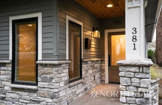 381 9th St in Lake Oswego, OR - Building Photo - Building Photo