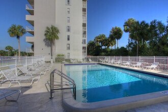 250 Jacaranda Dr in Plantation, FL - Building Photo - Building Photo