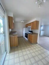 1817 Cross St SE in Salem, OR - Foto de edificio - Building Photo