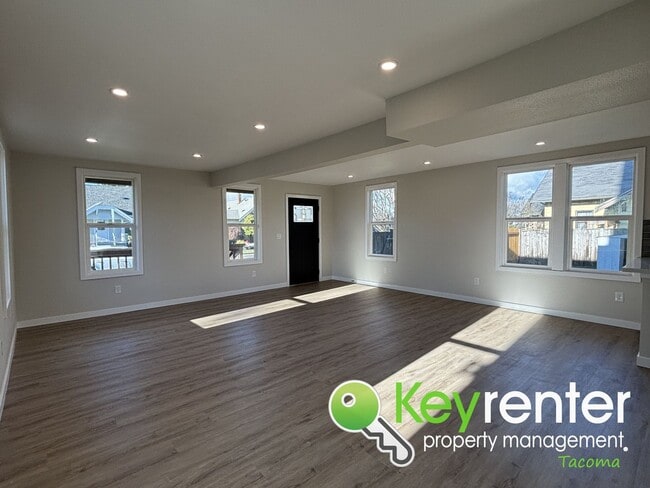 7045 S Montgomery St in Tacoma, WA - Building Photo - Building Photo