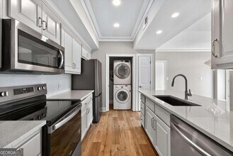 2161 Peachtree Rd, Unit 706 in Atlanta, GA - Building Photo - Building Photo