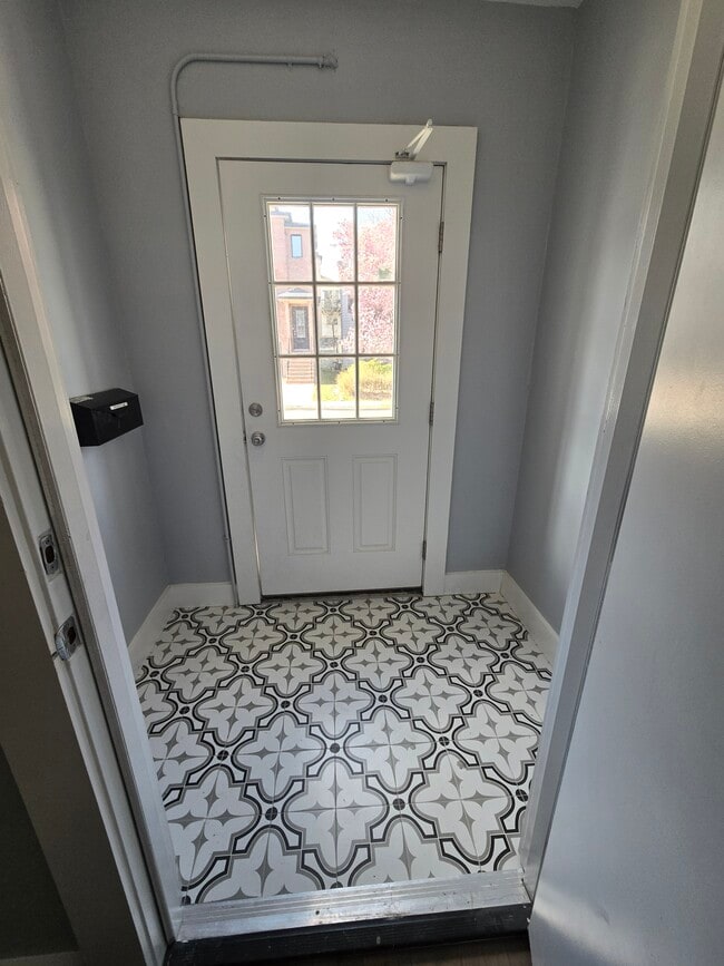 227 Columbia Ave, Unit 2 in Cliffside Park, NJ - Foto de edificio - Building Photo