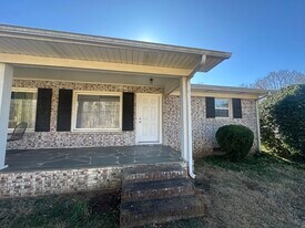 7058 Regalwood Ct in Thomasville, NC - Building Photo