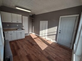 5 School St in Claremont, NH - Building Photo