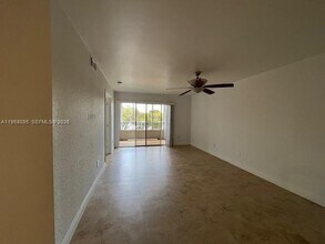 2880 N Oakland Forest Dr in Oakland Park, FL - Building Photo - Building Photo