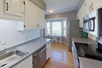 4 Cheltenham Ct in Suffield, CT - Building Photo - Building Photo