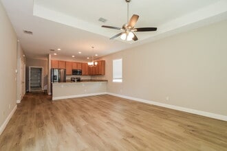 1049 Atlantic Ave in Fruitland Park, FL - Building Photo - Building Photo