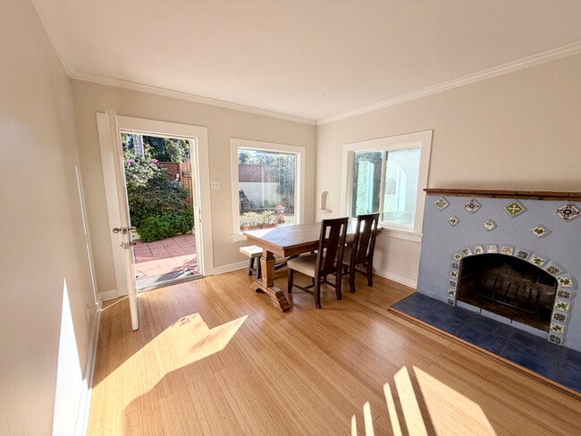 230 W H St in Encinitas, CA - Foto de edificio - Building Photo