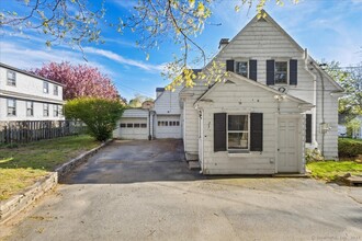 8 Arlington Heights in Norwich, CT - Building Photo - Building Photo