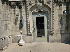 4725 N Beacon St, Unit 4735-205 in Chicago, IL - Building Photo - Building Photo