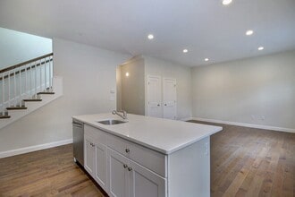 4 Kemp St, Unit 1 in Boston, MA - Building Photo - Building Photo