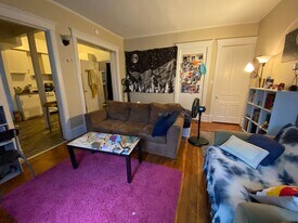 720 Village in Kalamazoo, MI - Building Photo